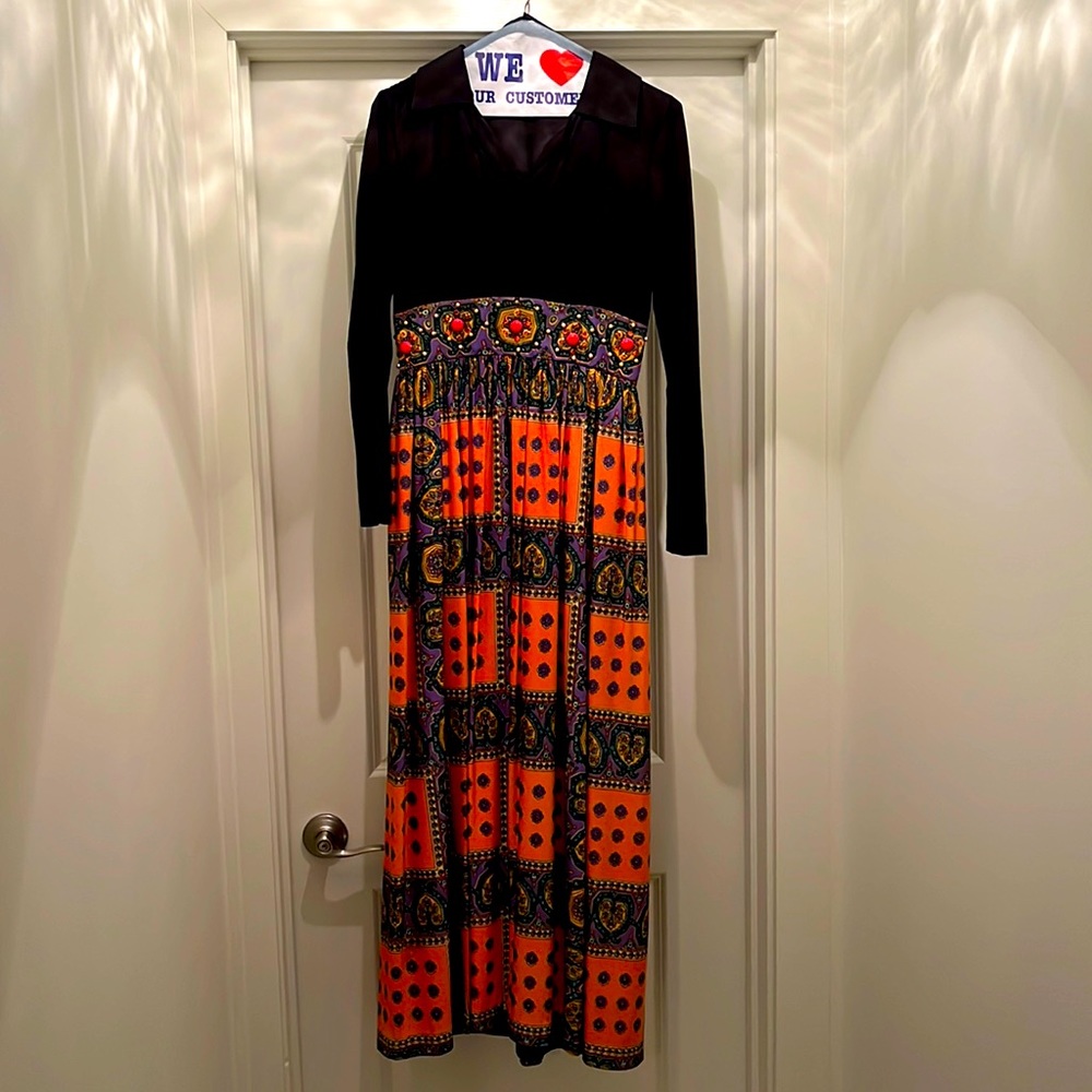 Beautiful vintage dress with beaded boddess. Bold colors and unique design